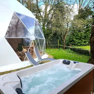 Nuit en Dôme avec Jacuzzi Privatif près de Saint-Lô