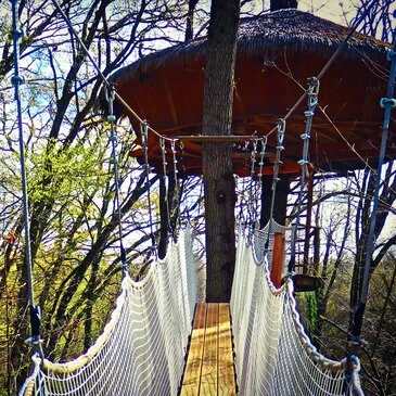 Nuit en Cabane dans les Arbres à Magné