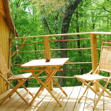 Nuit en Cabane dans les Arbres à Magné