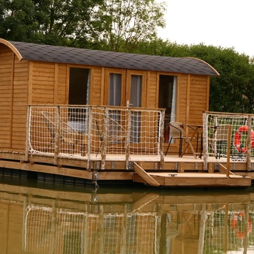 Nuit en Cabane sur l'Eau à Givrauval près de Bar-le-Duc