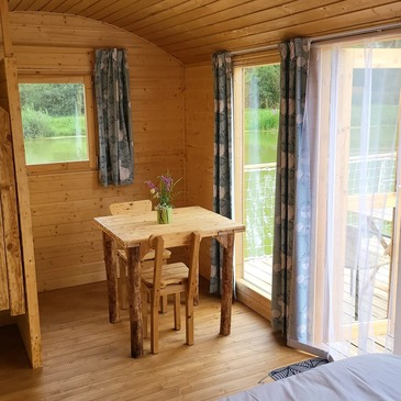 Nuit en Cabane sur l'Eau à Givrauval près de Bar-le-Duc