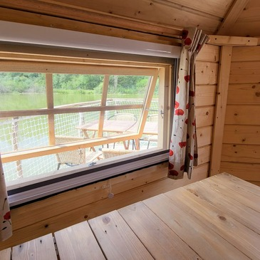Nuit en Cabane sur l'Eau à Givrauval près de Bar-le-Duc