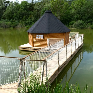 Nuit en Cabane sur l'Eau à Givrauval près de Bar-le-Duc