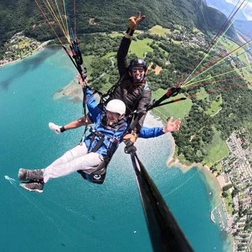 Baptême en Parapente au Col de la Forclaz - Le Lac d'Annecy