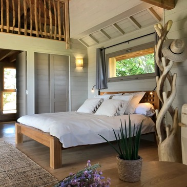 Cabane sur Pilotis avec Jacuzzi Privatif à Beauville