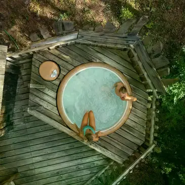 Cabane dans les Arbres avec Spa à Serres