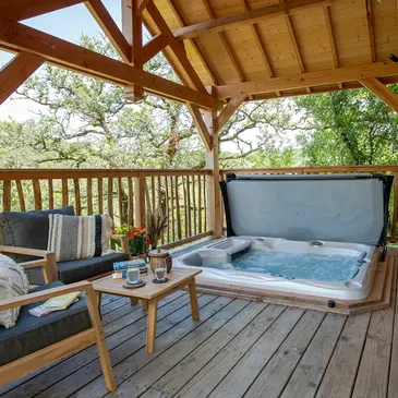 Cabane dans les Arbres avec Spa près de Cahors