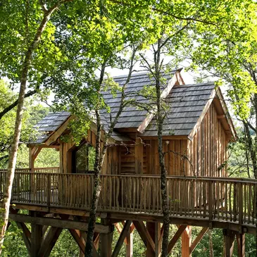 Cabane dans les Arbres avec Spa près de Cahors
