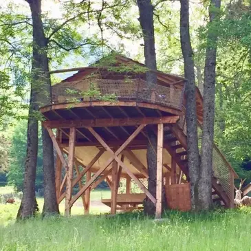 Cabane dans les Arbres avec Spa près d'Annecy