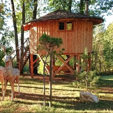 Cabane dans les Arbres avec Spa près d'Annecy
