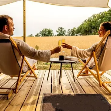 Nuit en Lodge de Luxe avec Spa à Prémilhat