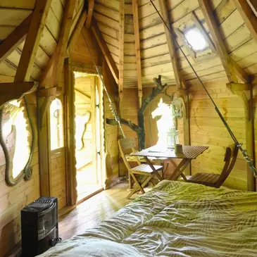 Cabane dans les Arbres à Saint-Germain-des-Essourts