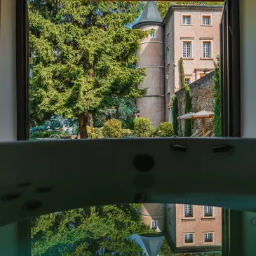 Cabane dans les Arbres avec Spa près de Lyon