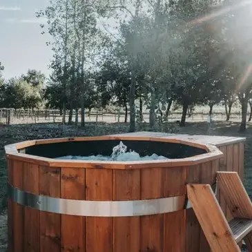 Nuit Insolite en Tonneau avec Spa à Cocumont