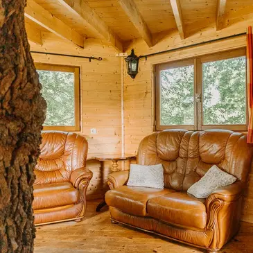 Cabane dans les Arbres avec Spa près de Dinan