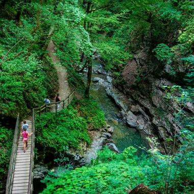 Grotte et cascade de Seythenex