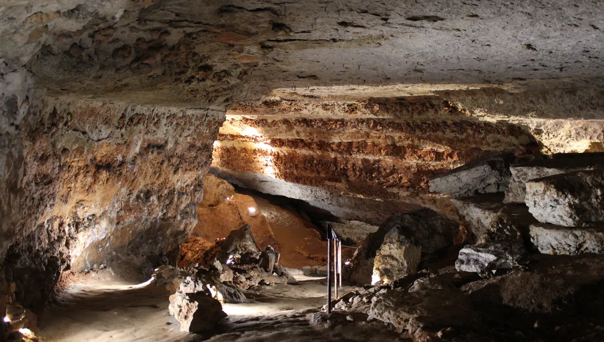 Grotte préhistorique et géologique de BARA-BAHAU