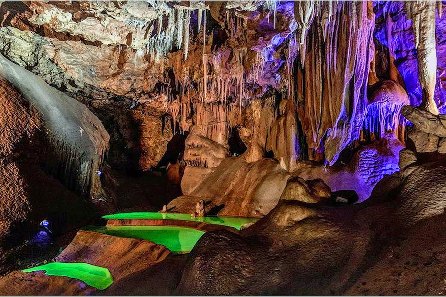 Grotte De La Baume Obscure