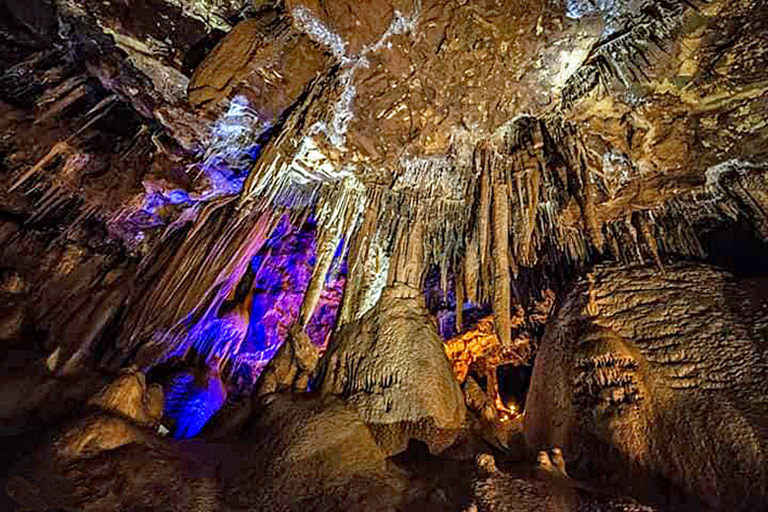 Grotte De La Baume Obscure