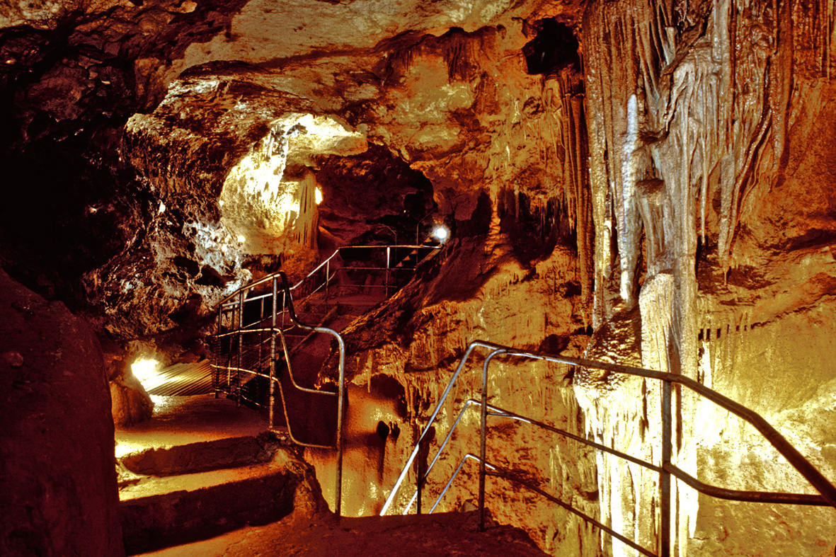 Grotte De La Baume Obscure