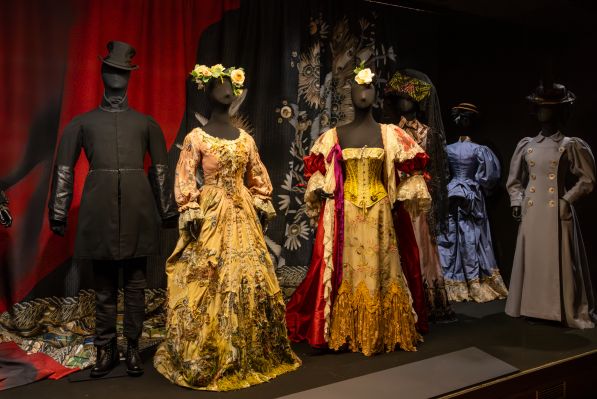 centre national du costume de scène et de la scénographie