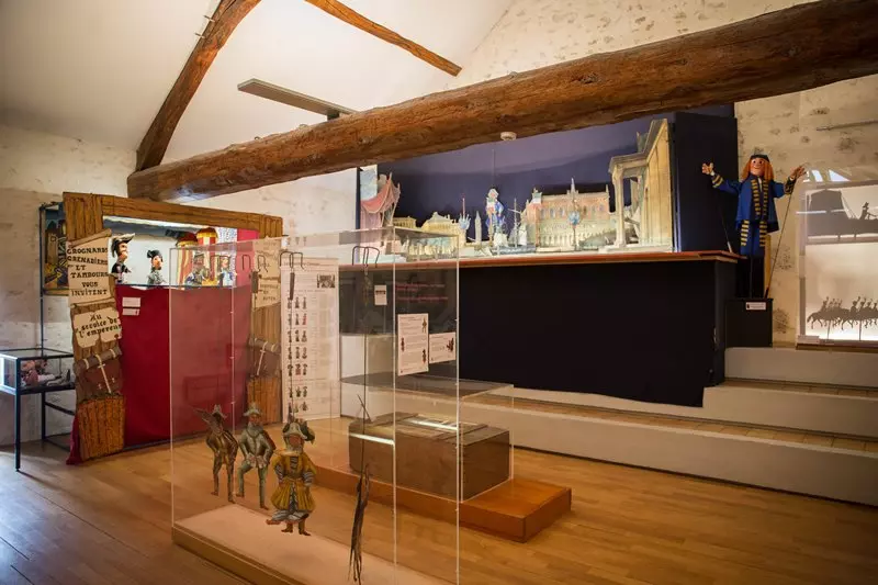 musée municipal théâtre forain et archéologique