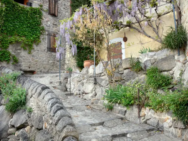 Eus - Les Plus beaux villages de France