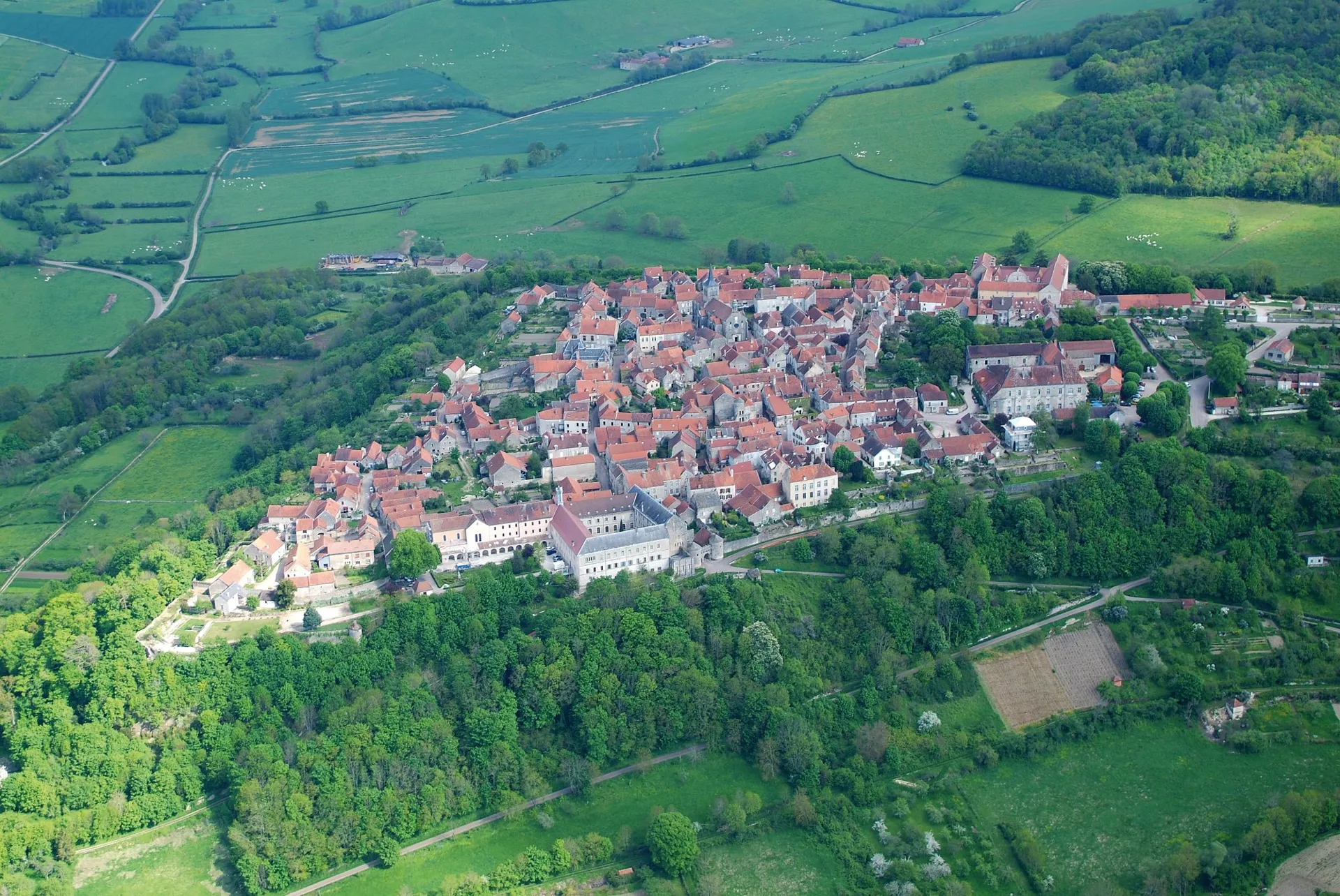 Flavigny-sur-Ozerain - Les Plus beaux villages de France