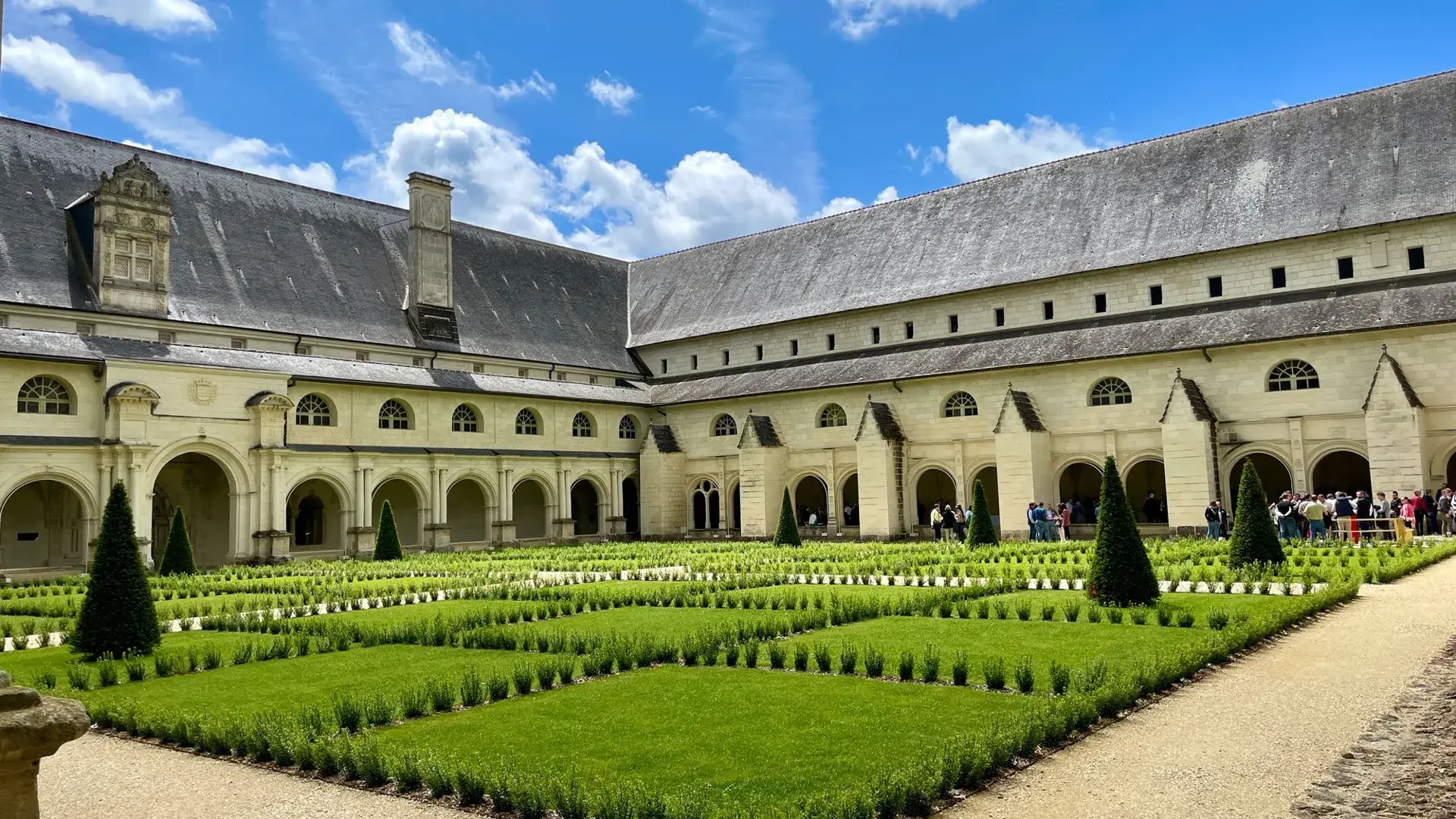 Fontevraud-l'Abbaye - Les Plus beaux villages de France