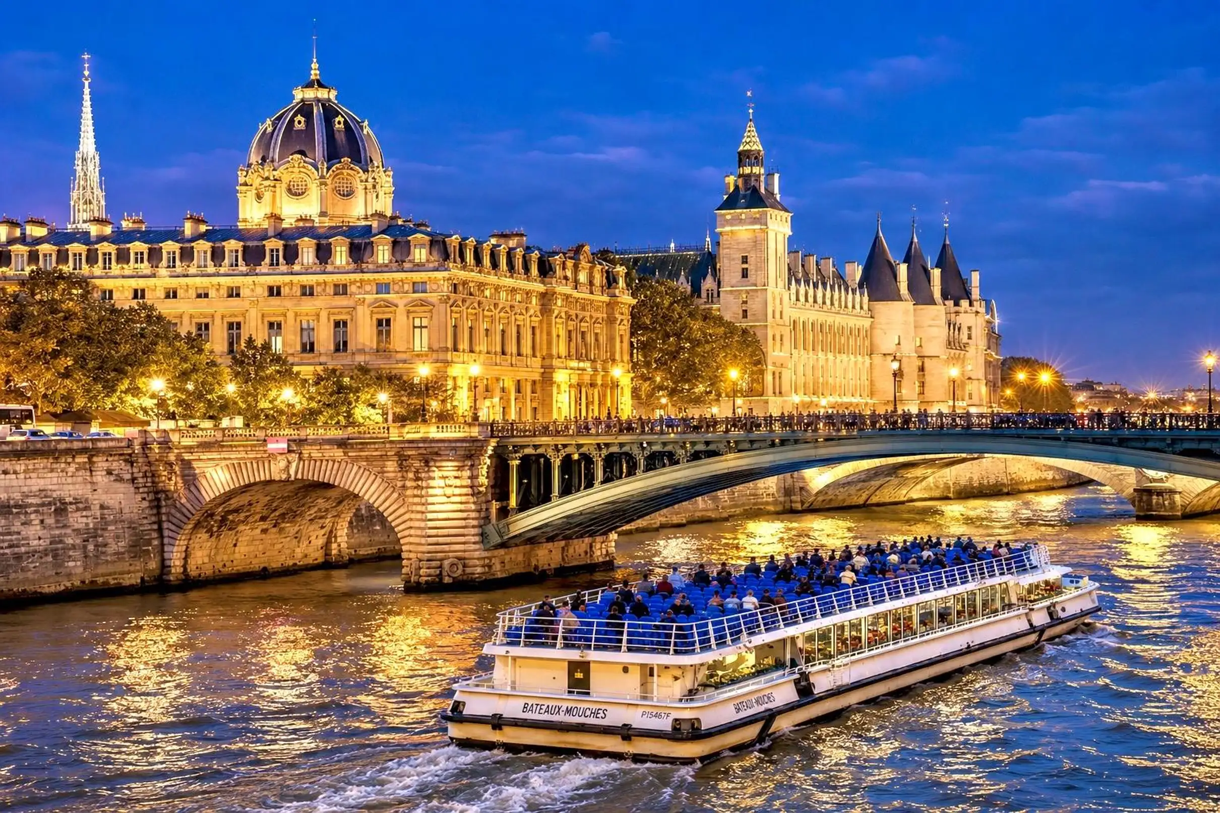 Paris : croisière aux lueurs du soir avec les légendaires Bateaux-Mouches