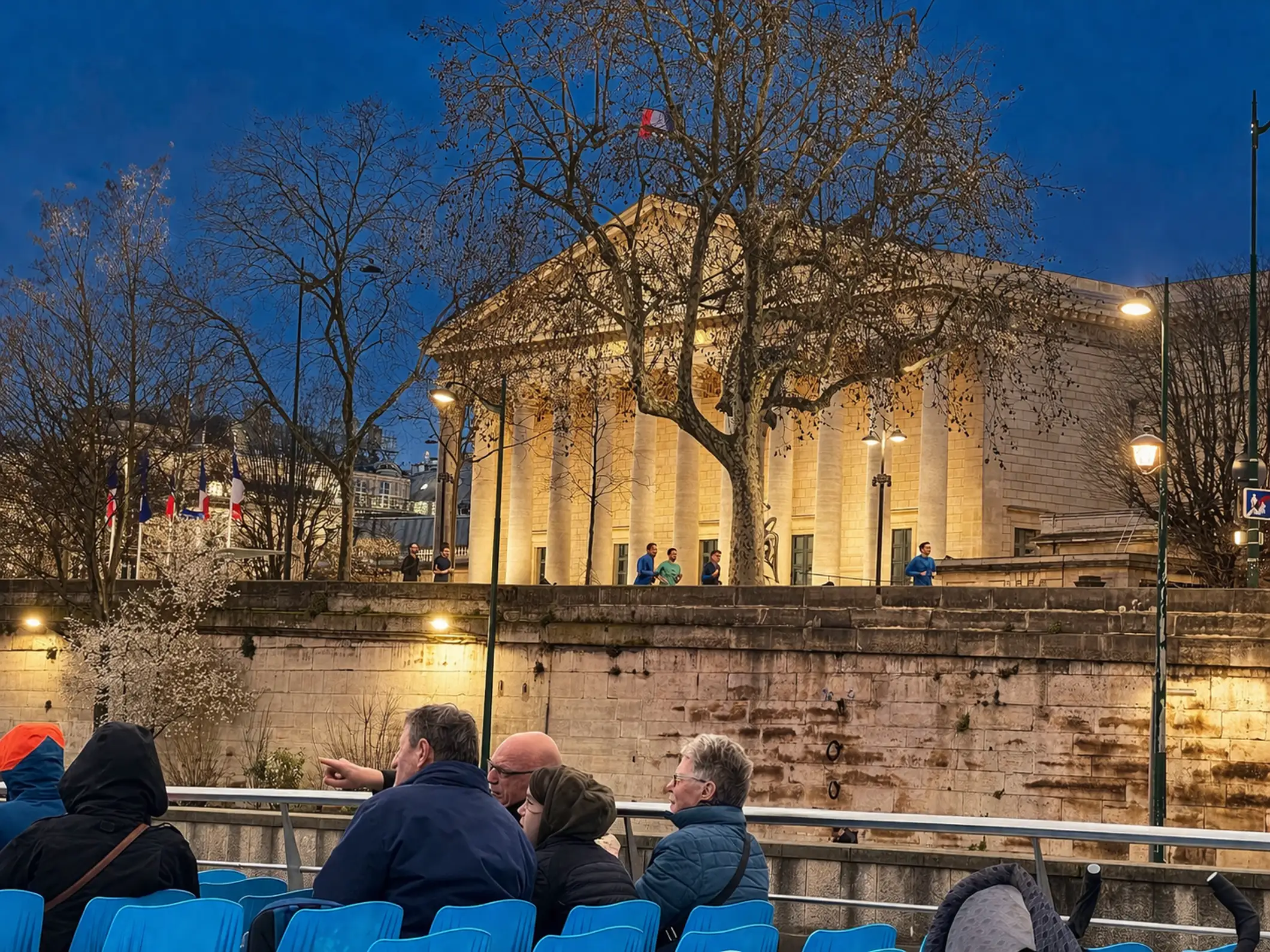 Paris : croisière aux lueurs du soir avec les légendaires Bateaux-Mouches