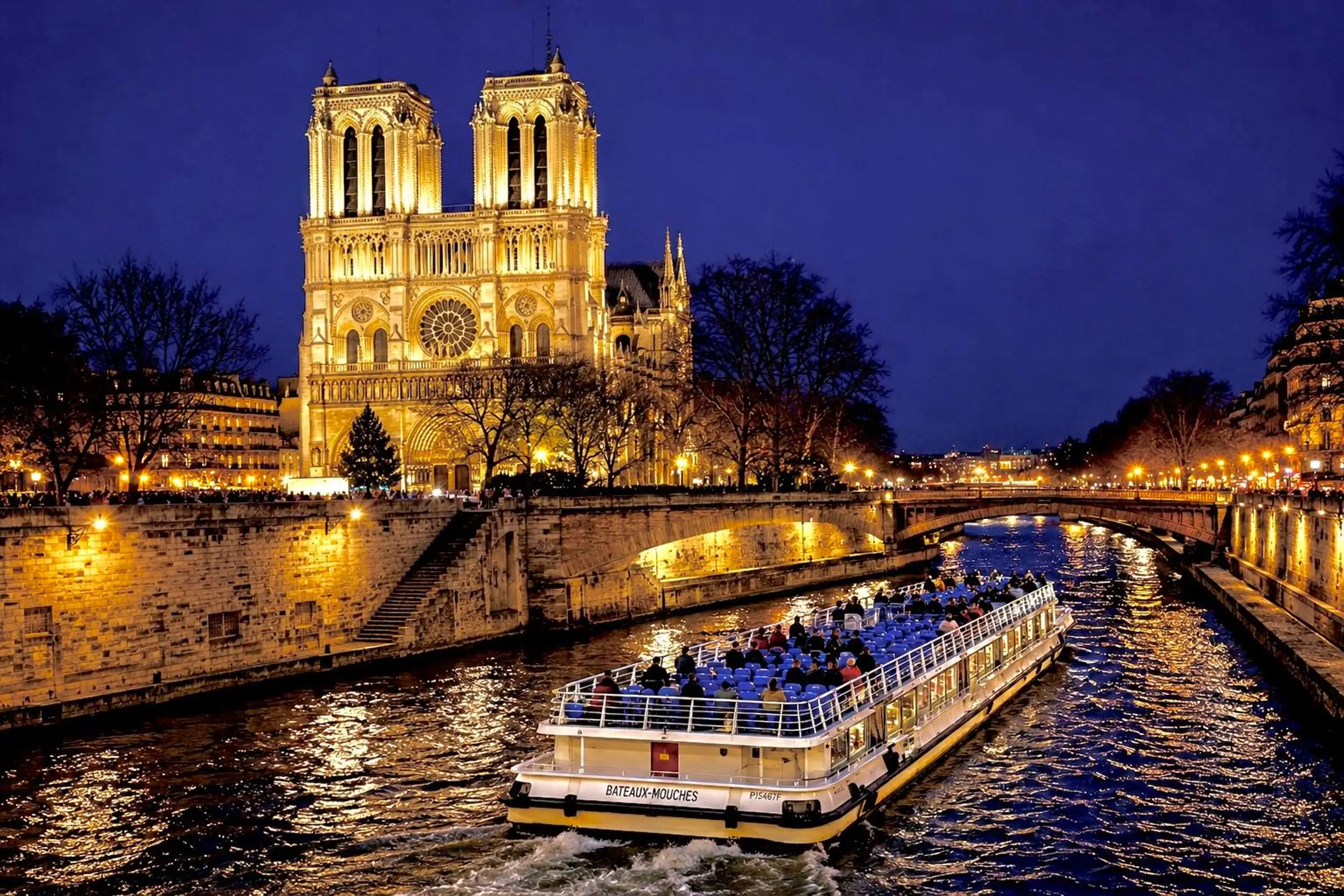 Paris : croisière aux lueurs du soir avec les légendaires Bateaux-Mouches
