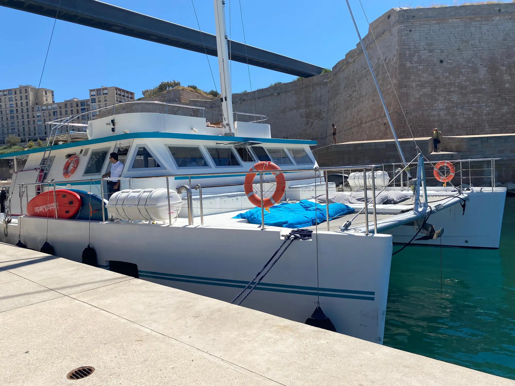 Marseille : croisière au coucher du soleil en catamaran, buffet et boissons