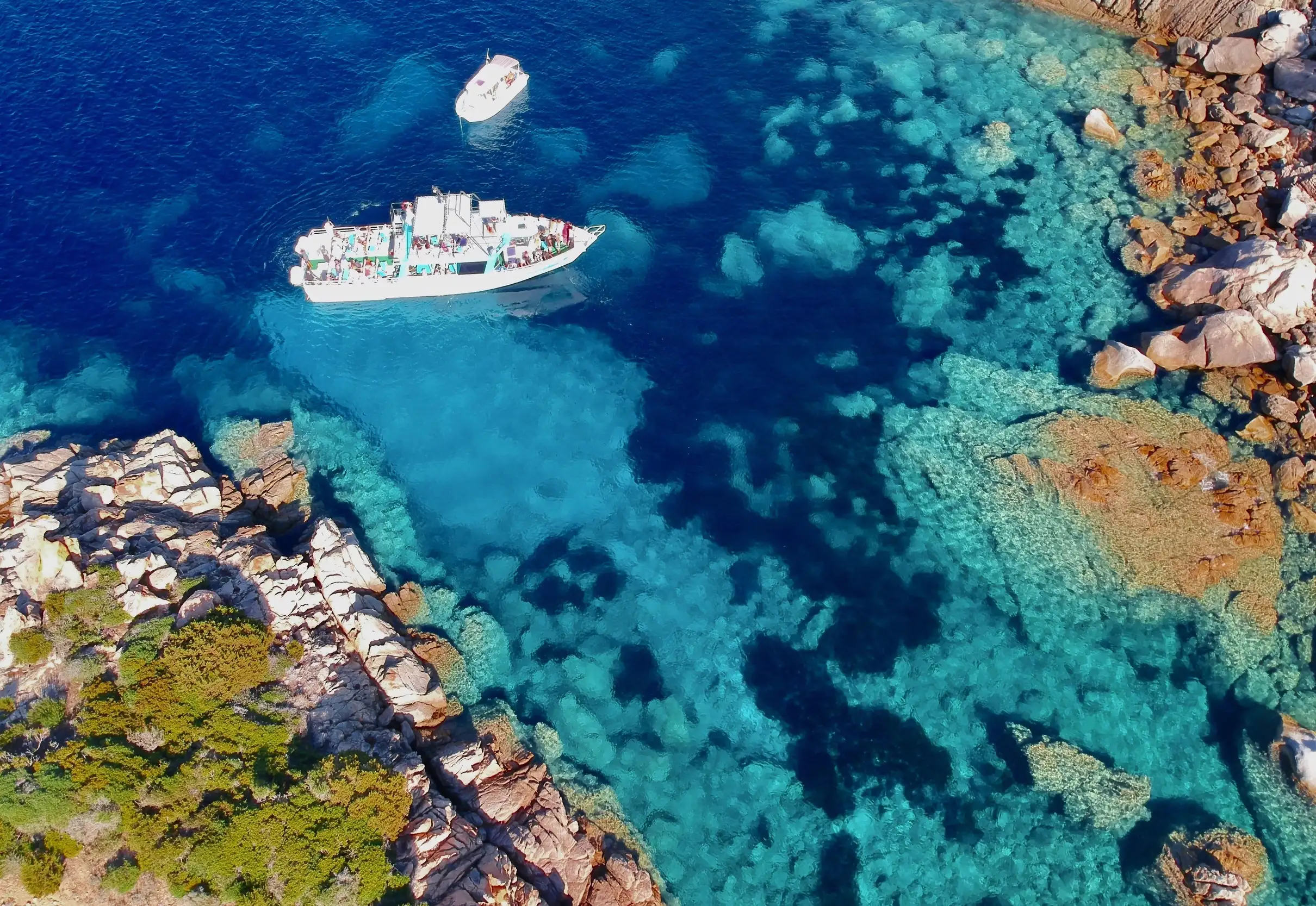 Propriano : sortie en bateau à fond de verre (3 heures) – baignade et boissons