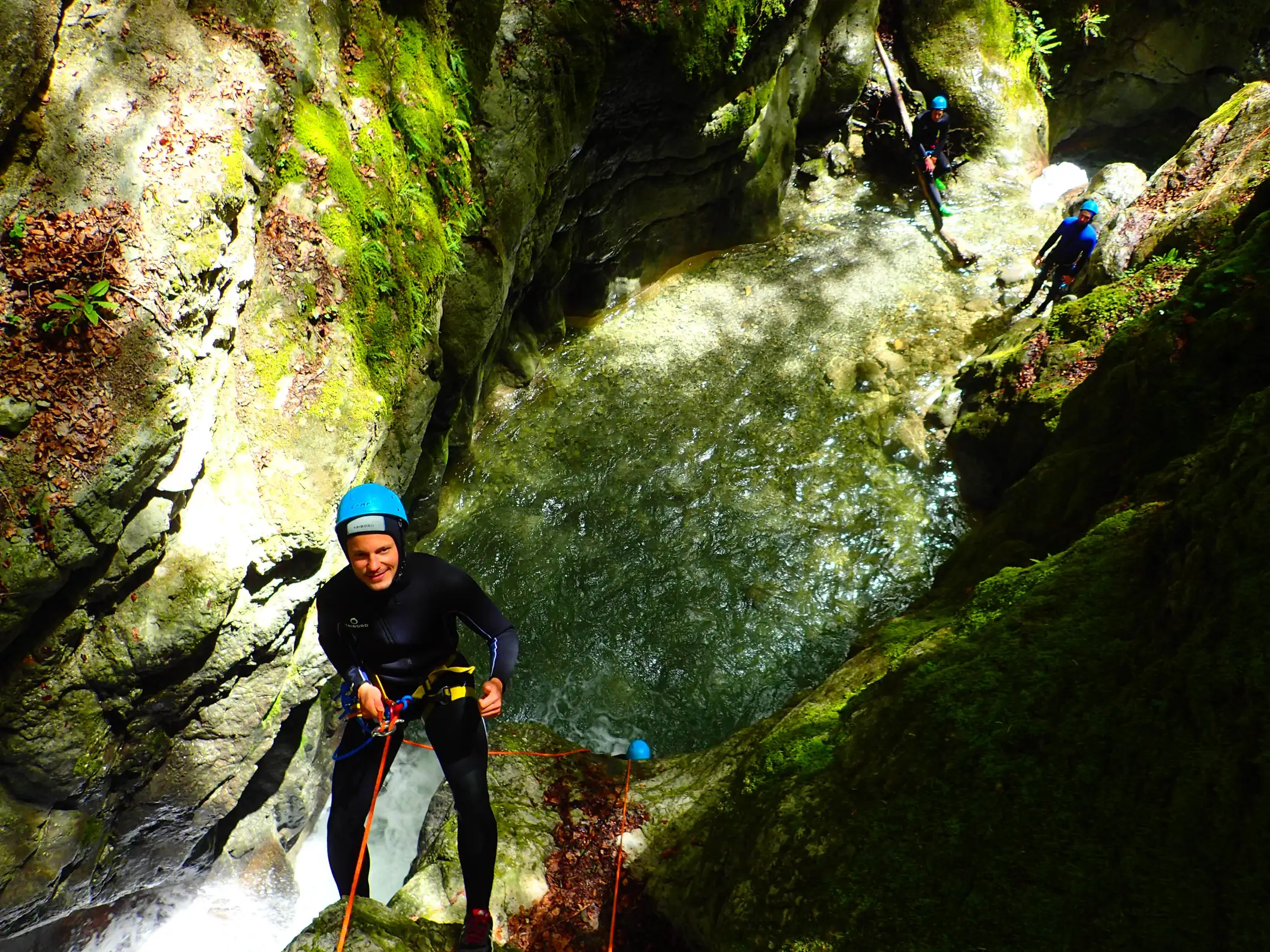 Talloires : expérience guidée de canyoning dans le canyon d'Angon
