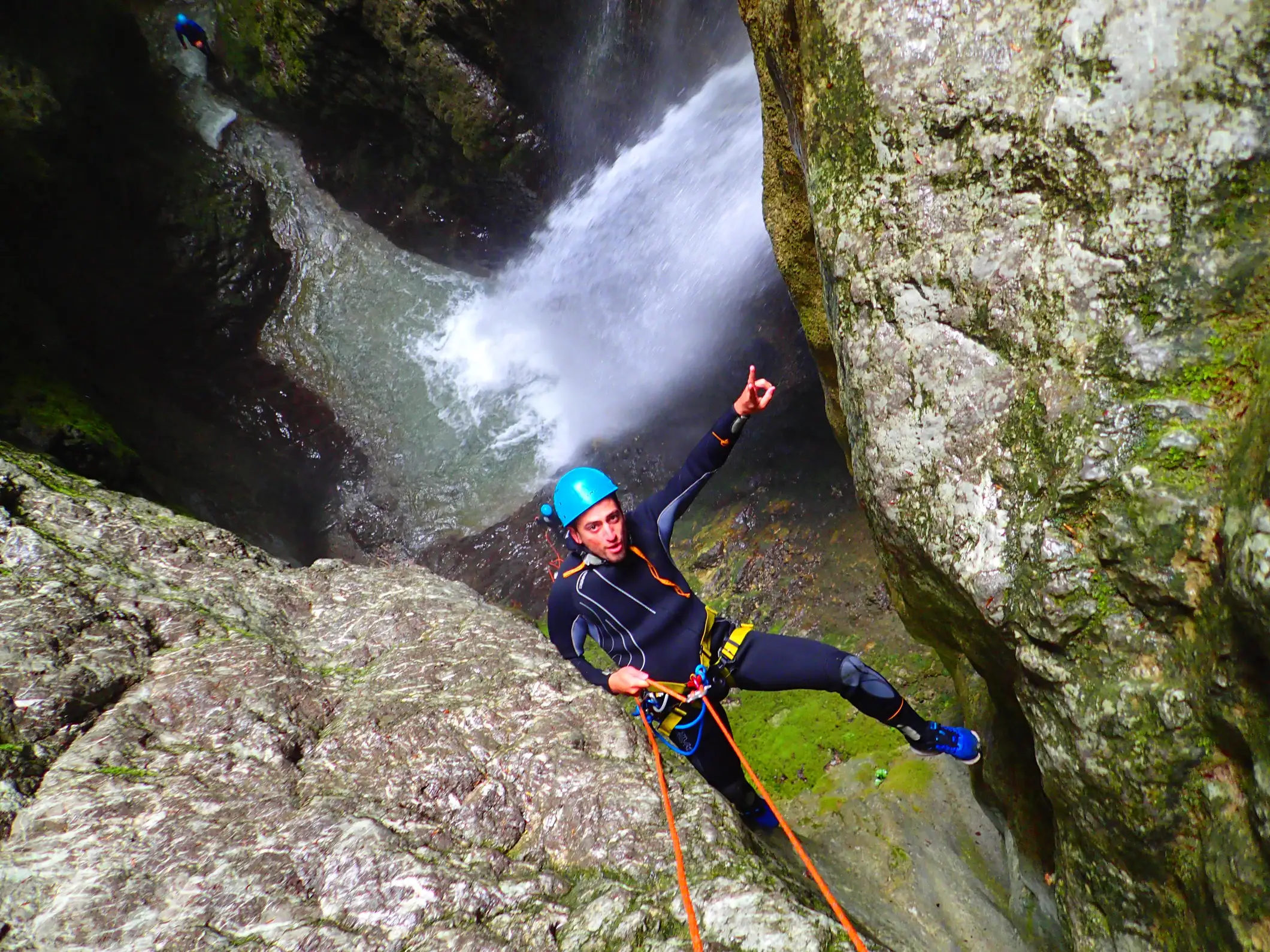 Talloires : expérience guidée de canyoning dans le canyon d'Angon
