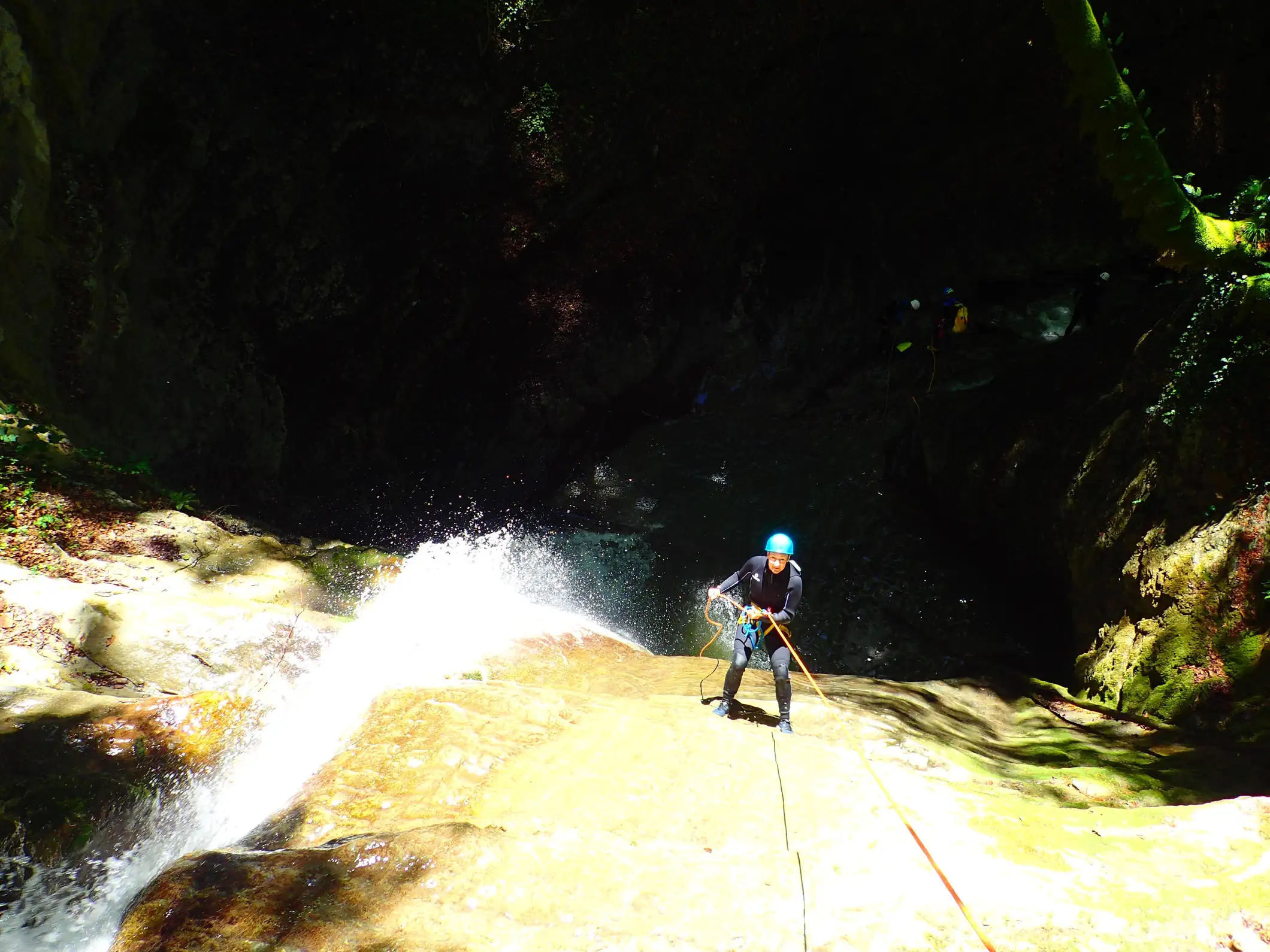 Talloires : expérience guidée de canyoning dans le canyon d'Angon