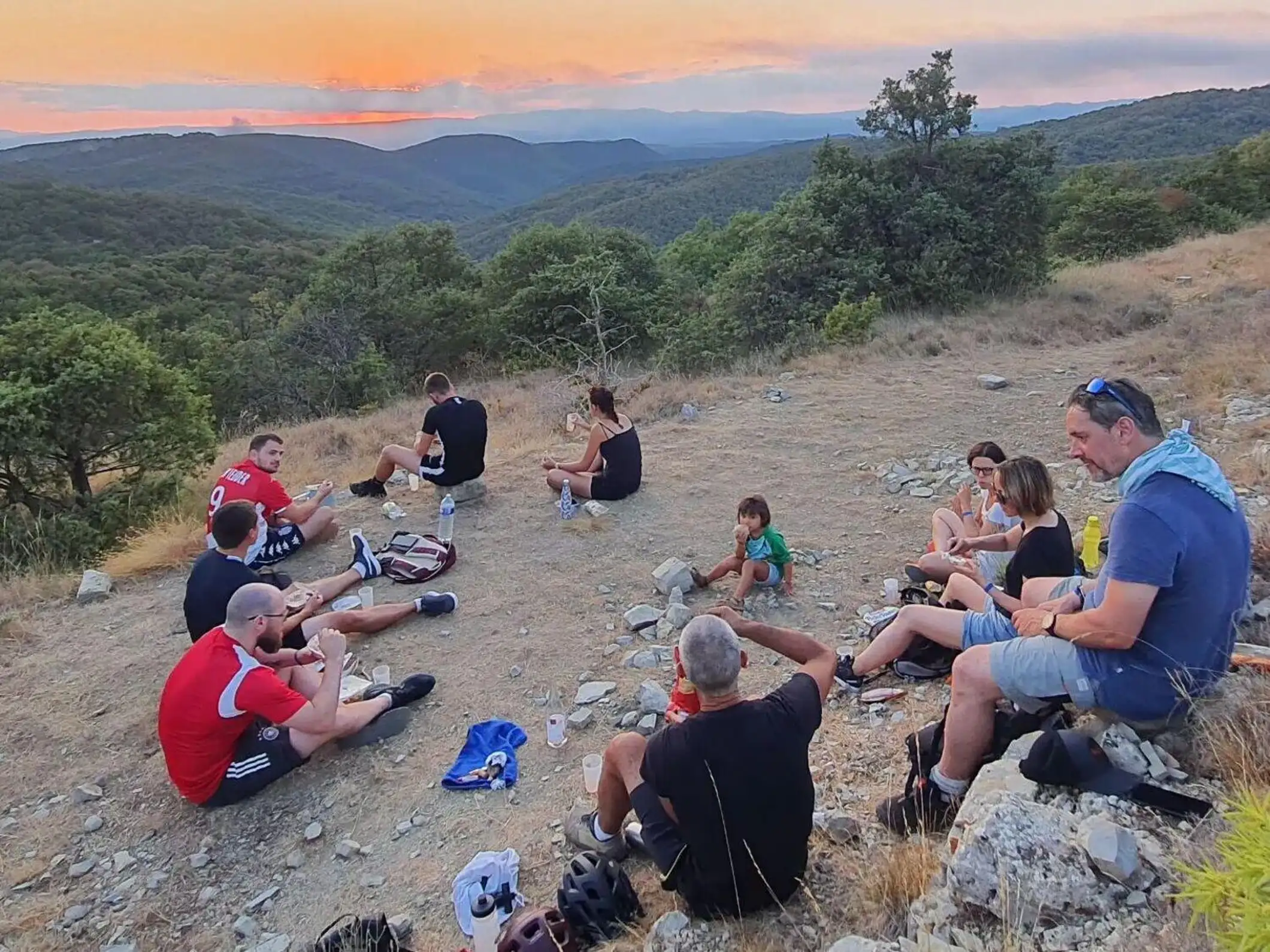Gras : balade au coucher du soleil en vélo électrique et dégustation de vin