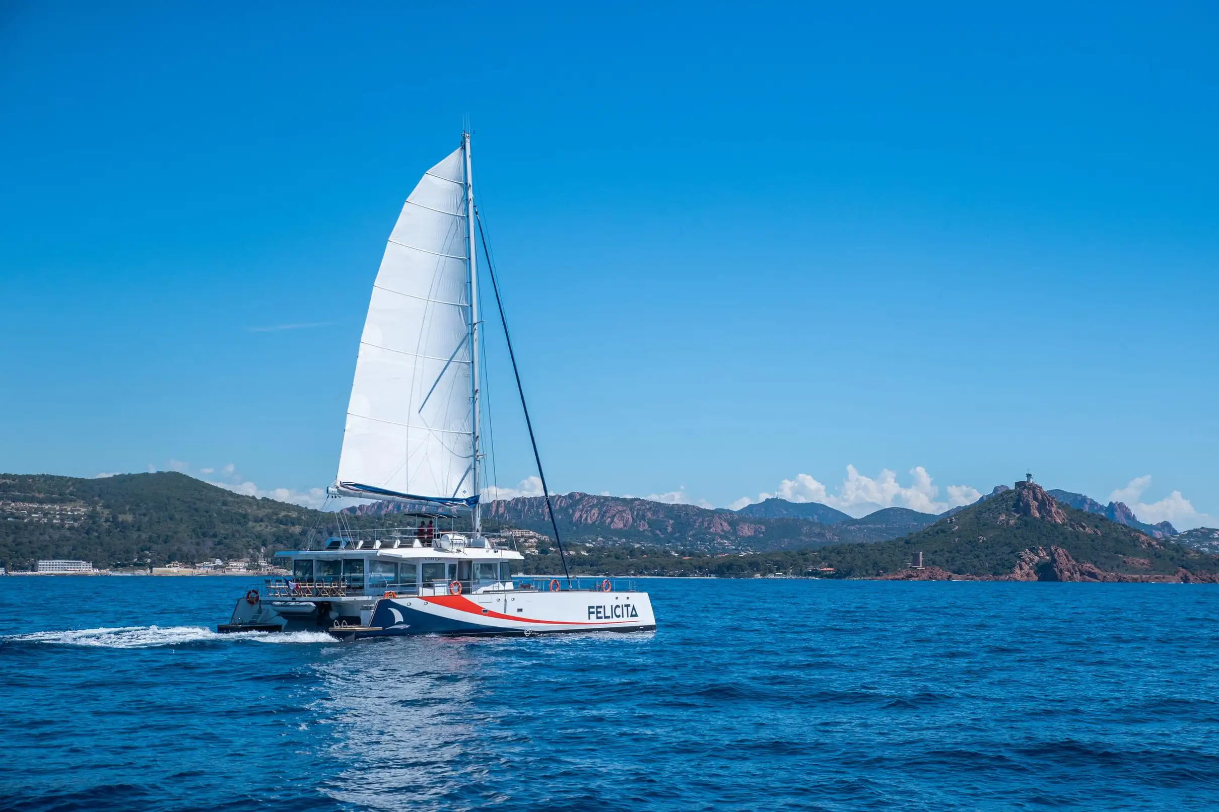 Saint-Raphaël : croisière en catamaran le matin ou l'après-midi