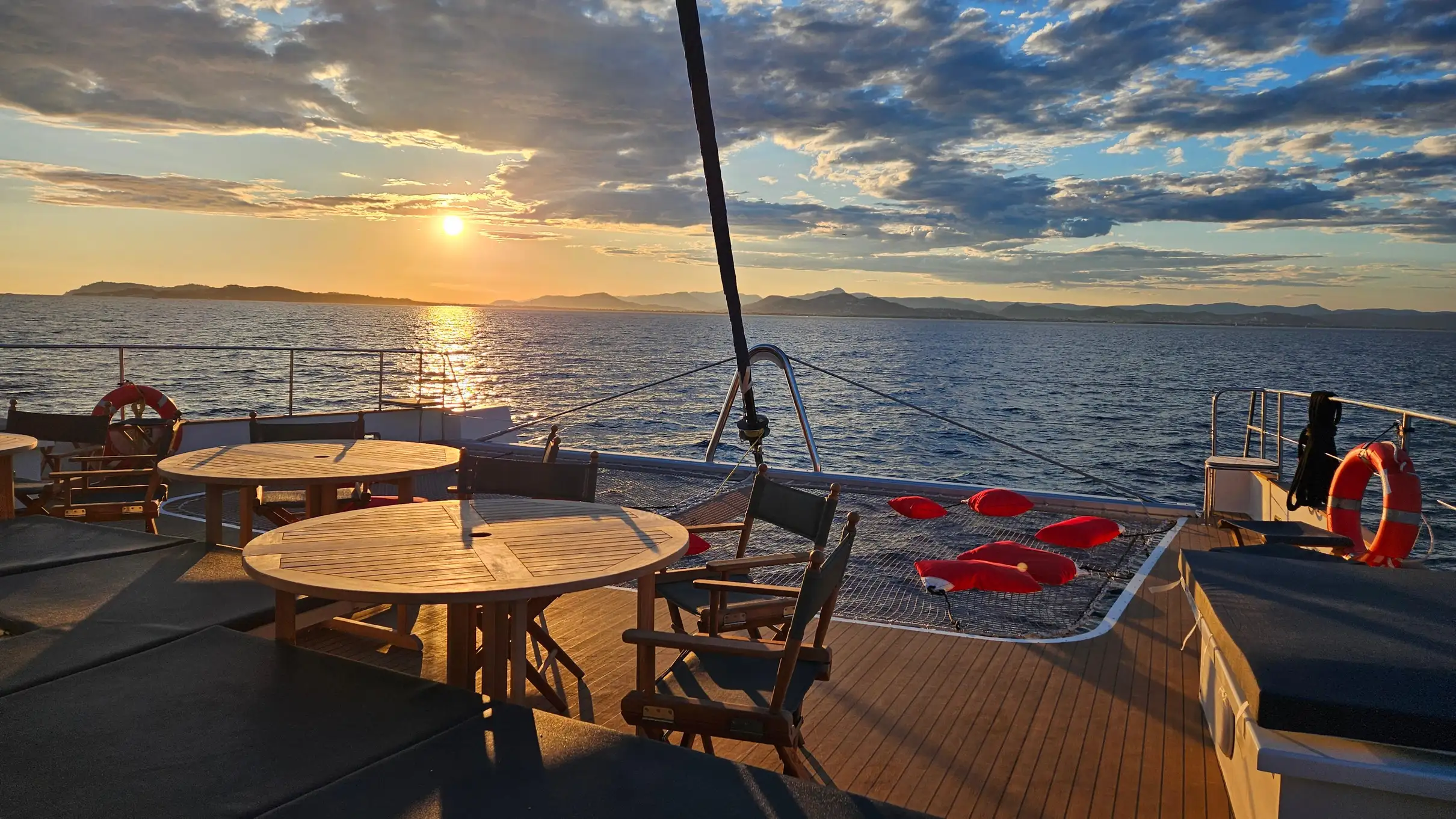 De Hyères à la presqu'île de Giens : croisière au coucher du soleil