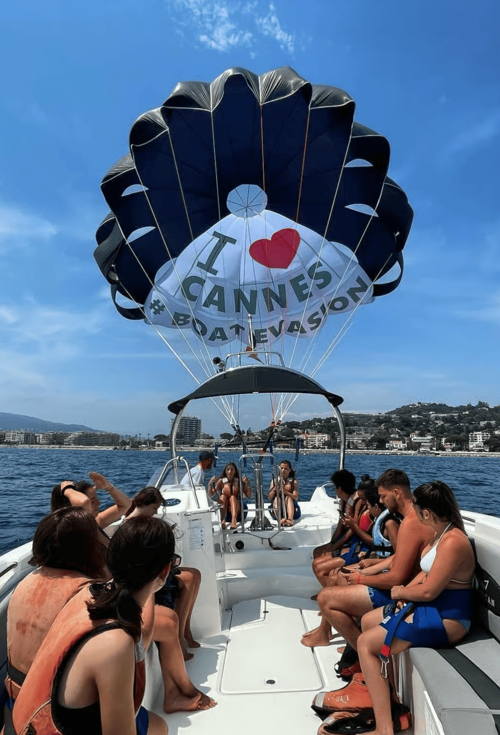 Cannes : Parachute ascensionnel pour les couples, les familles et les amis