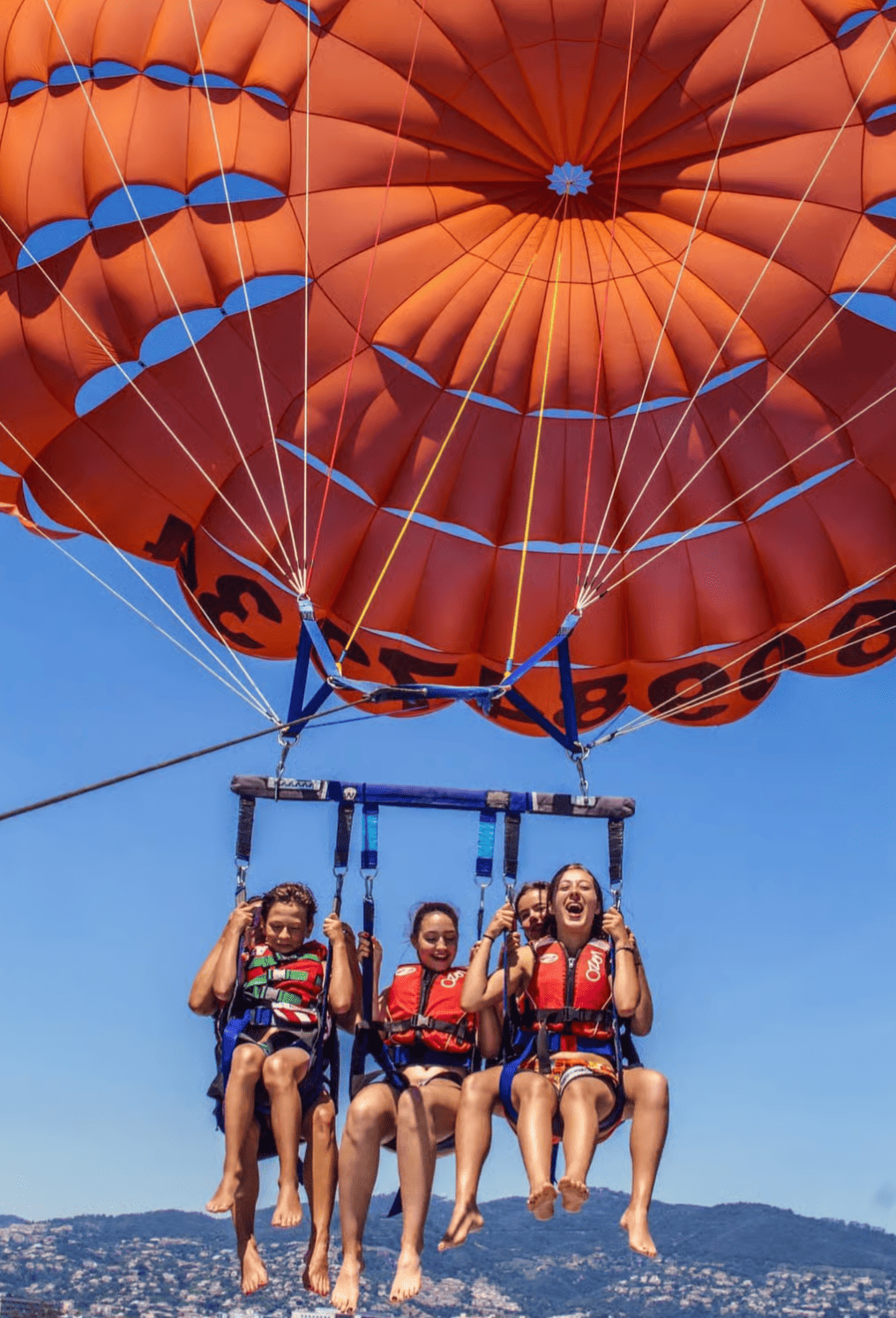 Cannes : Parachute ascensionnel pour les couples, les familles et les amis