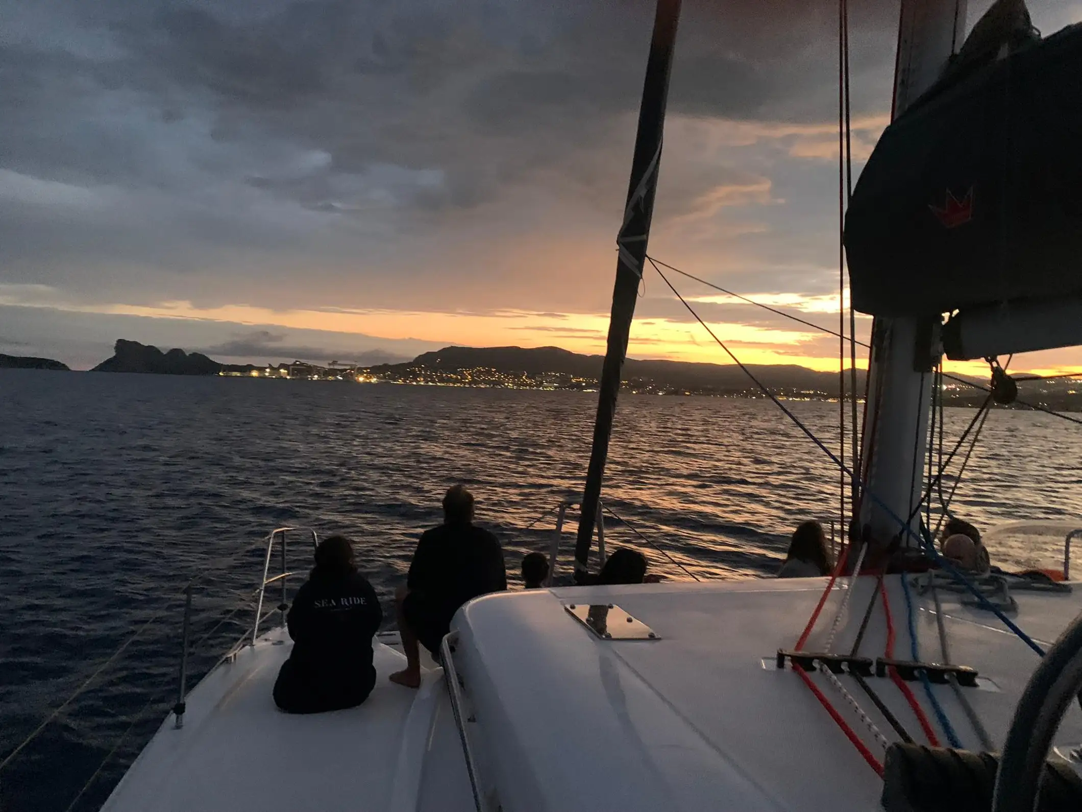 Départ de Six-Fours-les-Plages, Brusc : croisière en catamaran au coucher du soleil