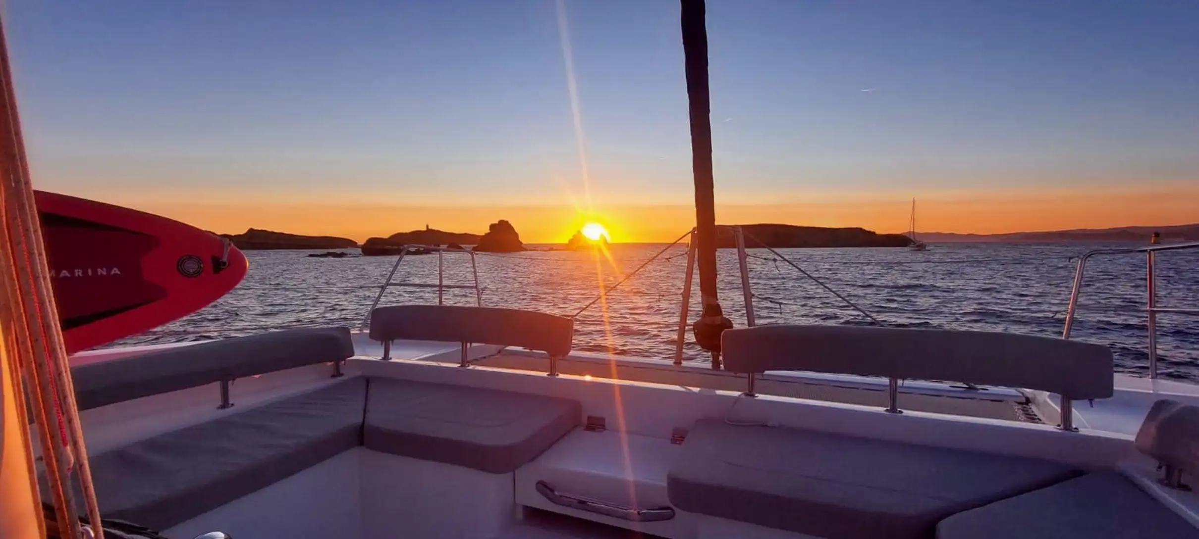 Départ de Six-Fours-les-Plages, Brusc : croisière en catamaran au coucher du soleil