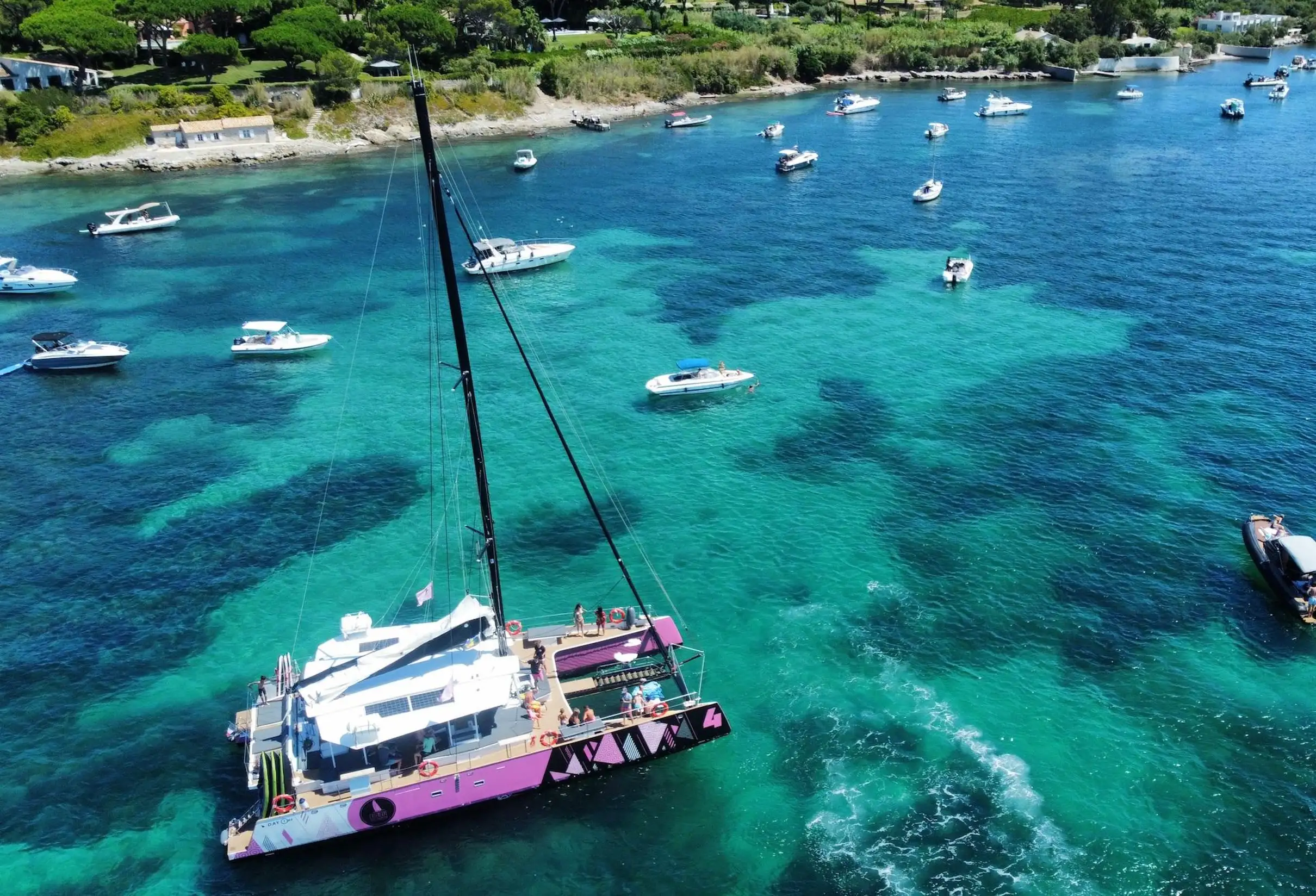 Saint Tropez : Soirée en catamaran avec boisson de bienvenue