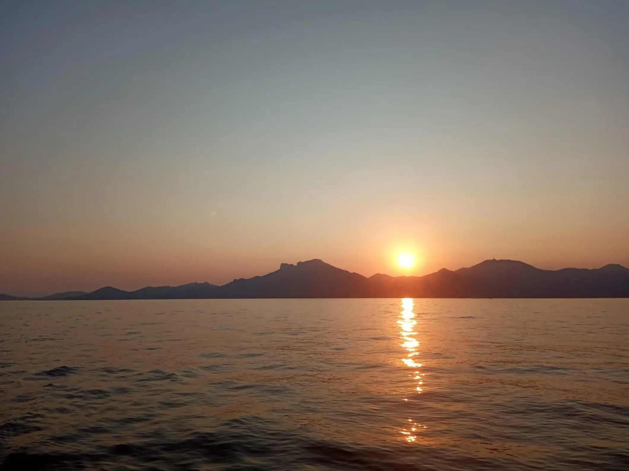 Saint Tropez : Soirée en catamaran avec boisson de bienvenue
