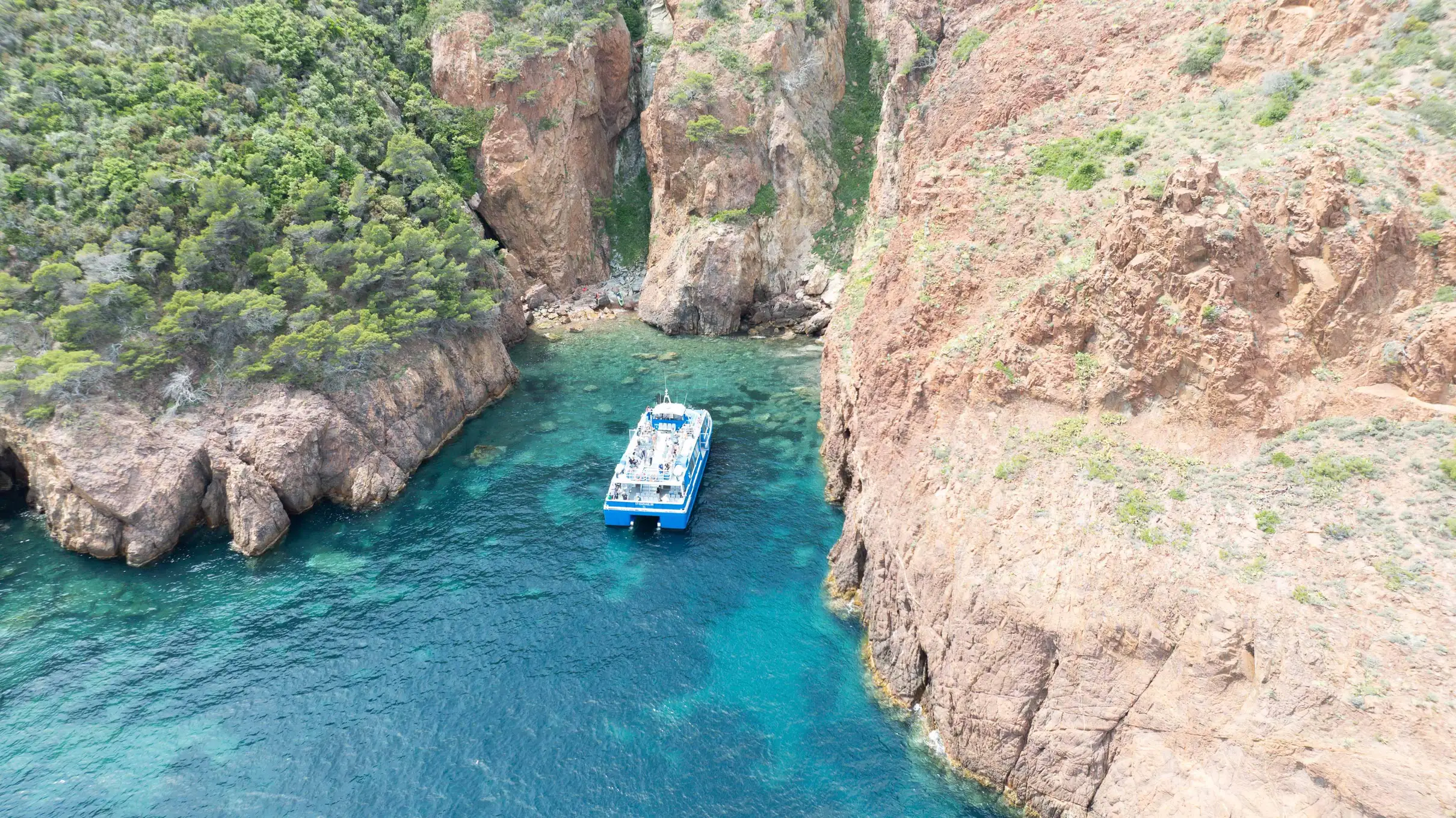Saint-Raphaël : Croisière côtière aux Calanques de l'Estérel