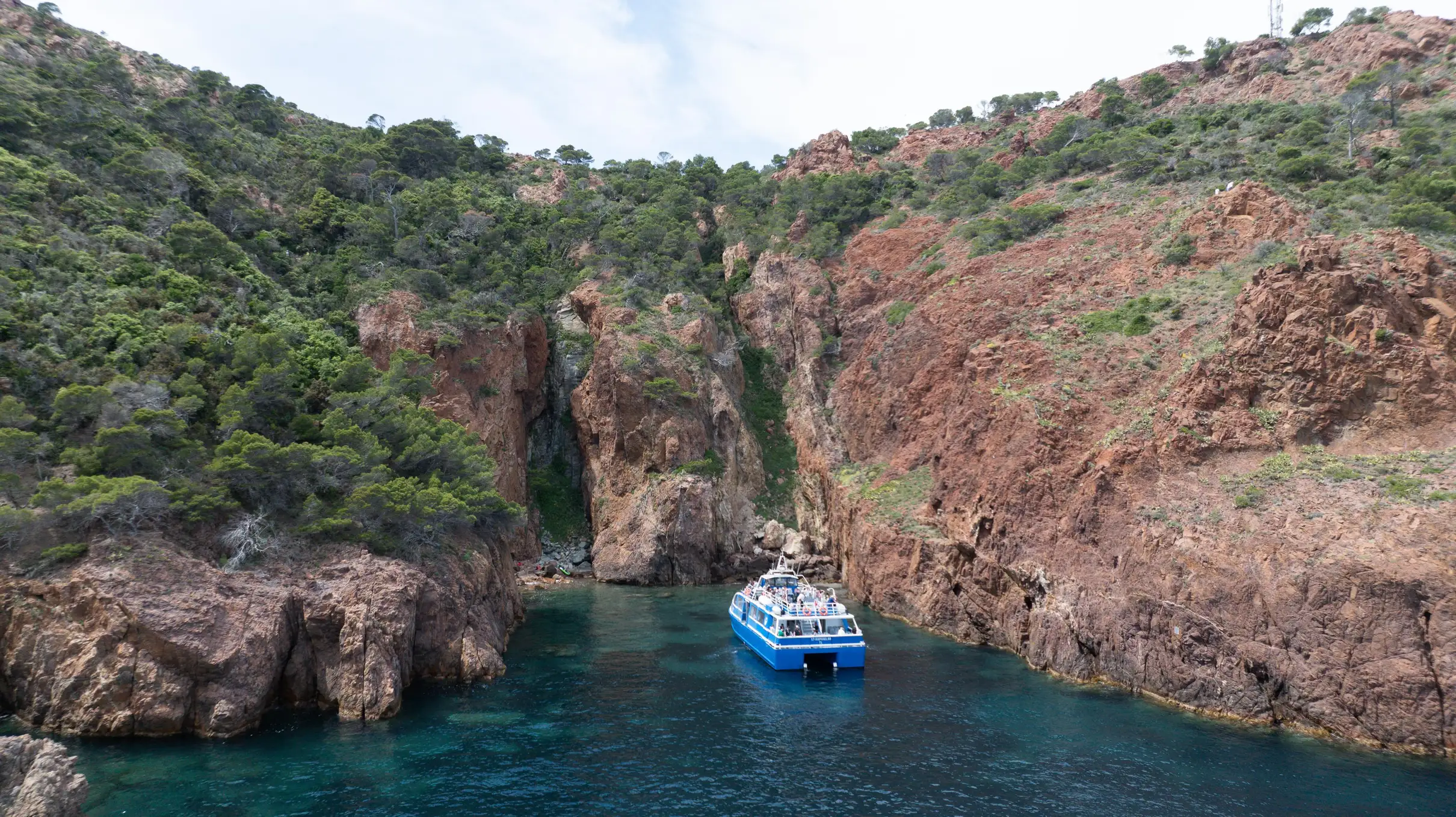 Saint-Raphaël : Croisière côtière aux Calanques de l'Estérel