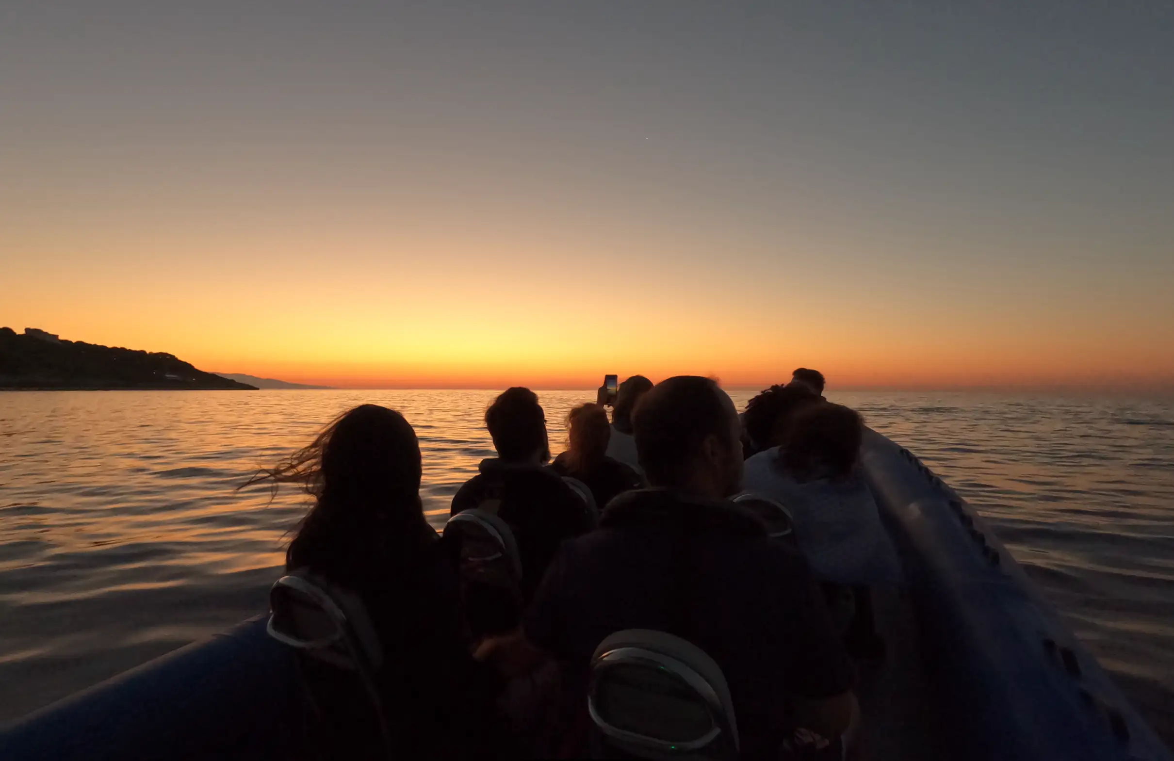 Nice : Tour en bateau au coucher du soleil avec vin et collations locales