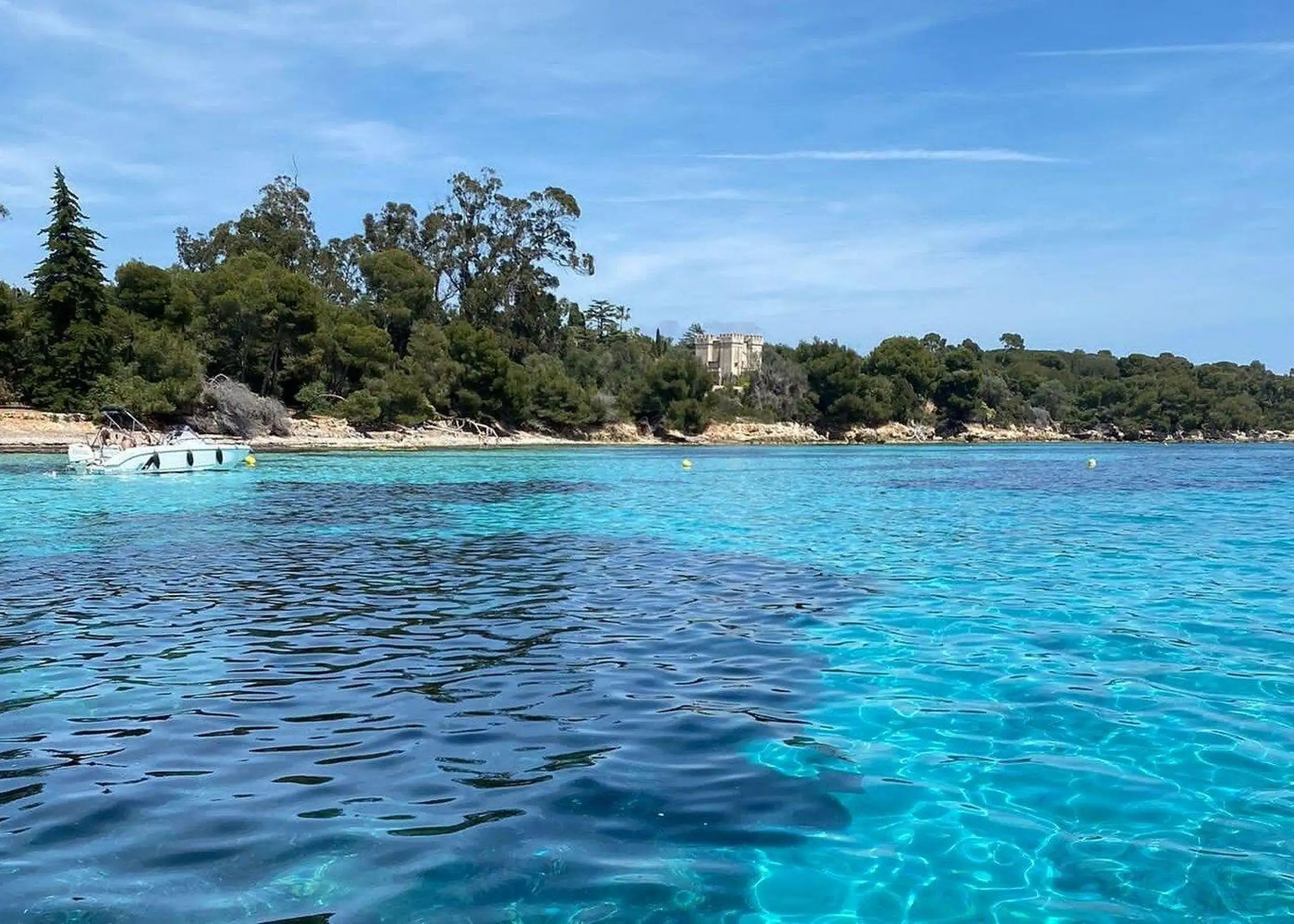Sortie en bateau privé depuis Cannes : îles de Lérins, baignade et détente